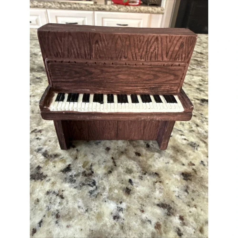 Vintage Dollhouse Miniature Upright Resin Piano‎ Dollhouse Furniture  4462